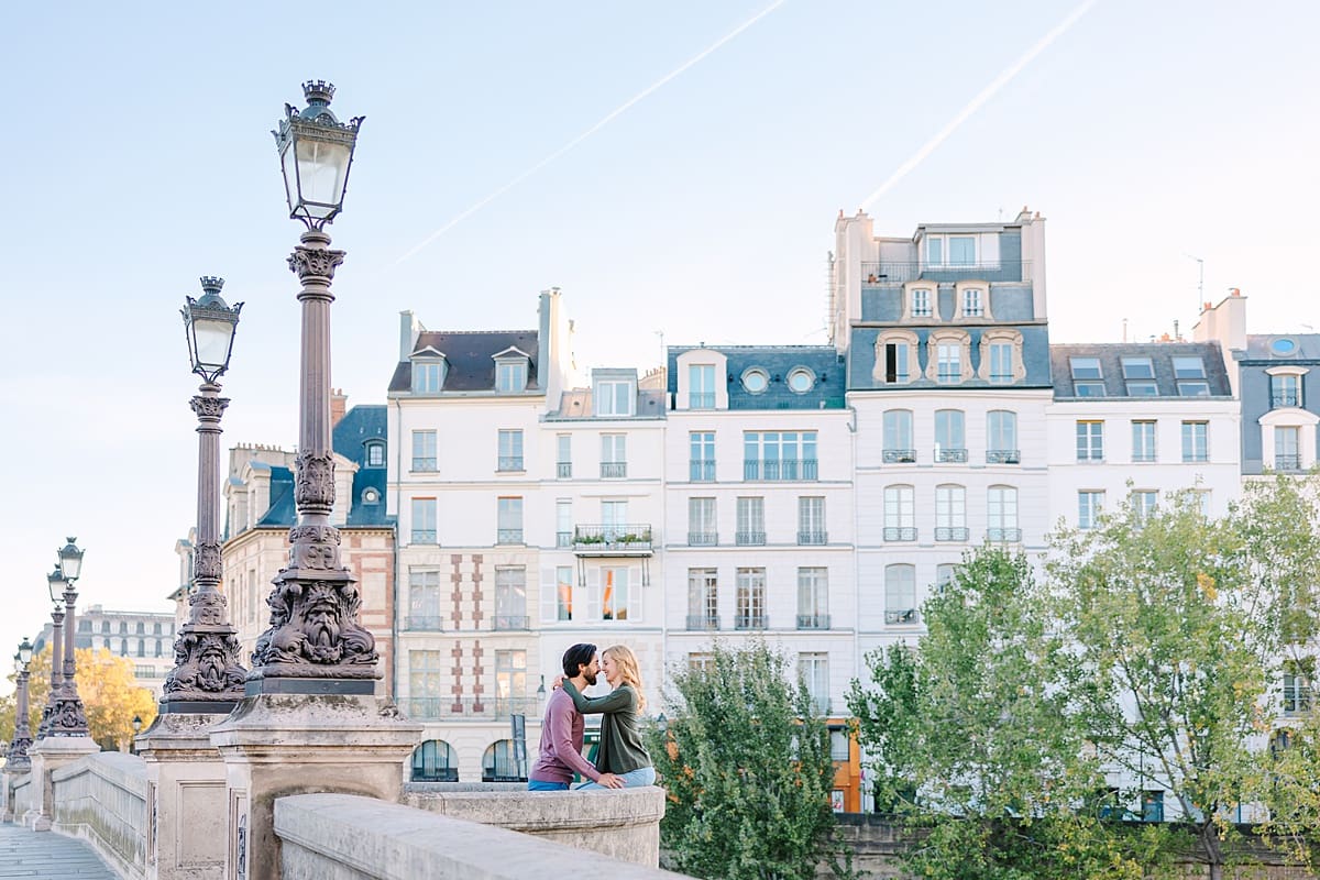 Forget tourist traps! Capture the magic of Paris during the 2024 Olympics with a unique photoshoot. Escape the crowds and create lasting memories with stunning photos like this, on the iconic Pont Neuf. Learn more now!